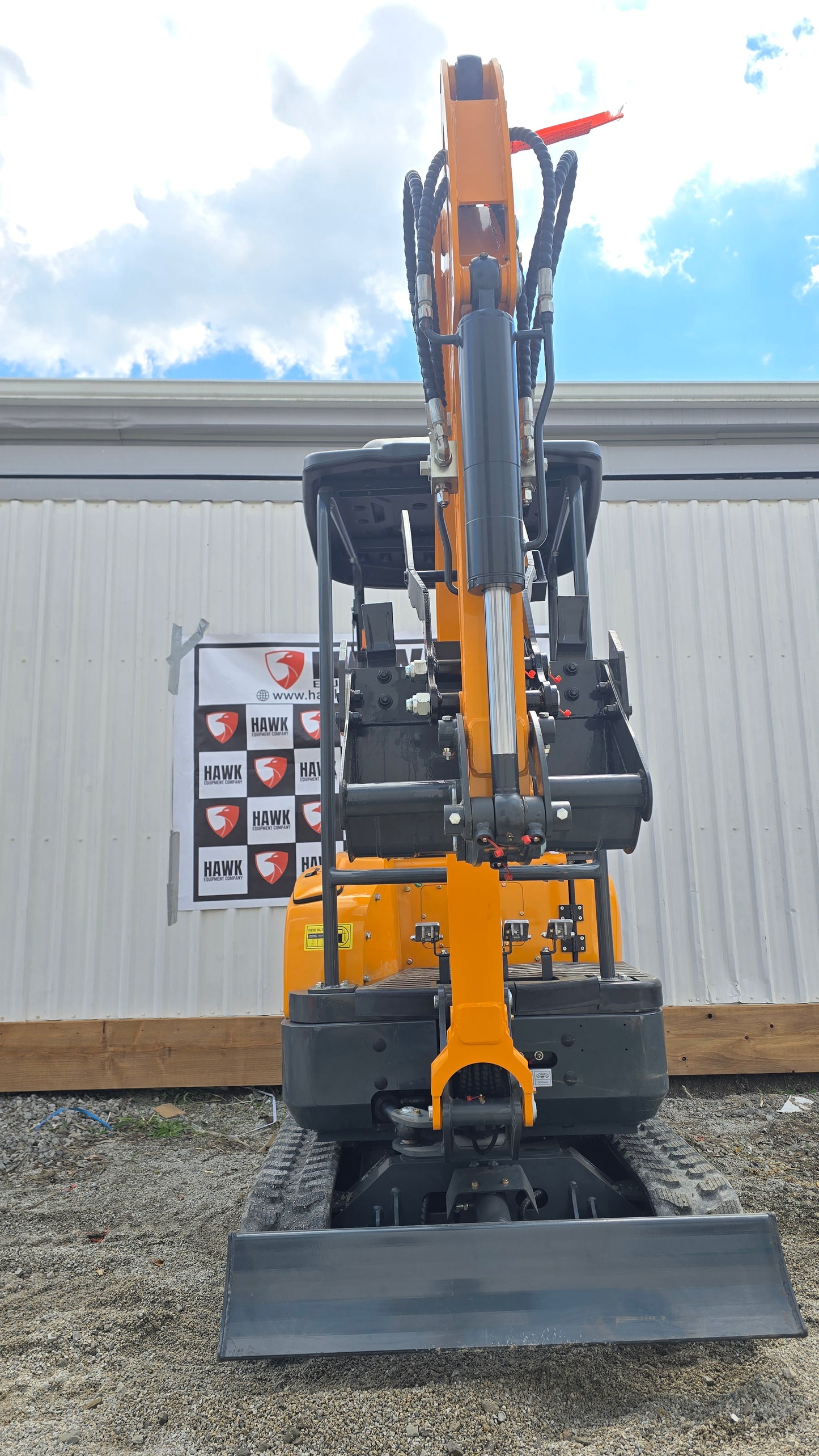 HEC Excavator 1.8 ton hydraulic thumb, swing boom with Kubota engine