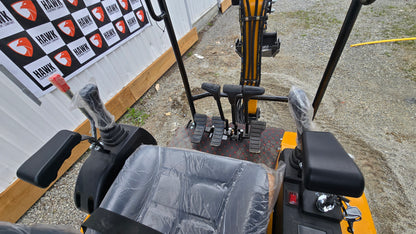 HEC Excavator 1.5 ton hydraulic thumb, swing boom with Kubota engine