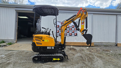 HEC Excavator 1.5 ton hydraulic thumb, swing boom with Kubota engine
