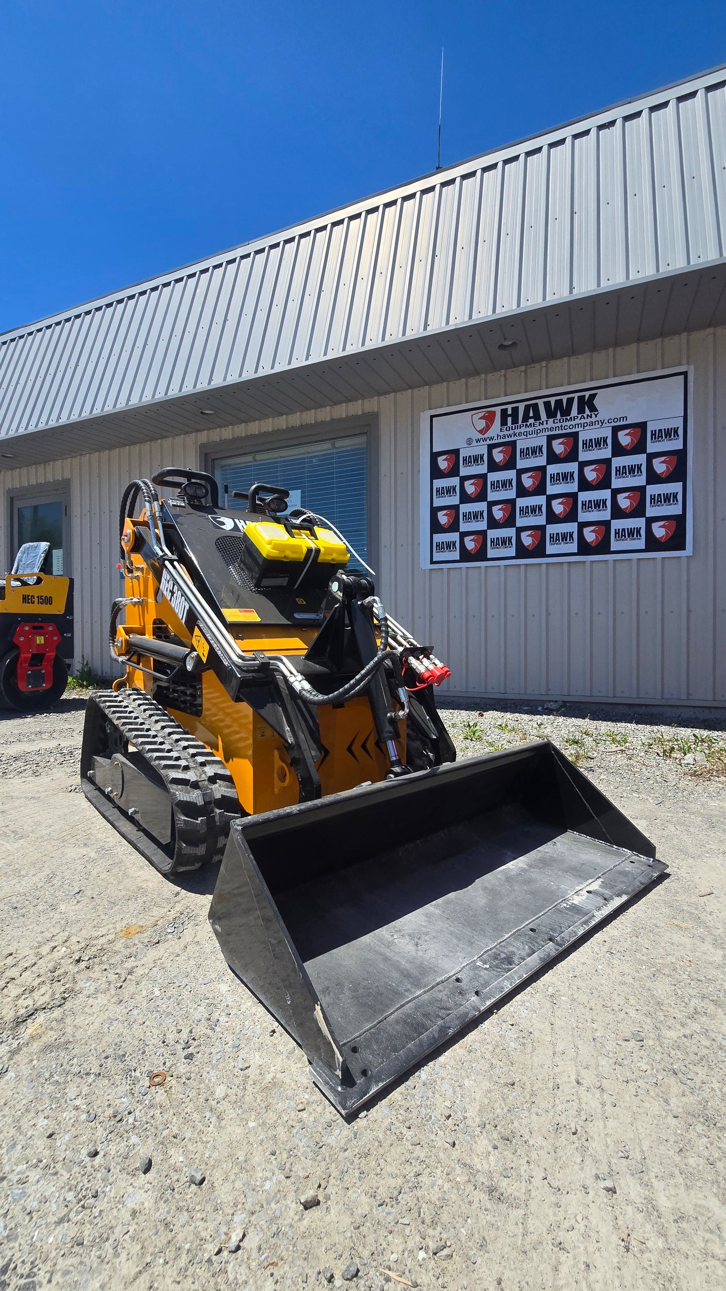 HEC Mini Skid Steer 23 HP 2 pumps with Briggs & Stratton Engine