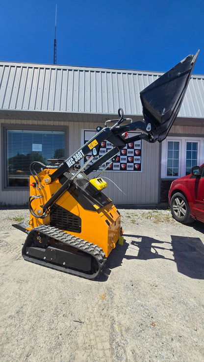 HEC Mini Skid Steer 23 HP 2 pumps with Briggs & Stratton Engine