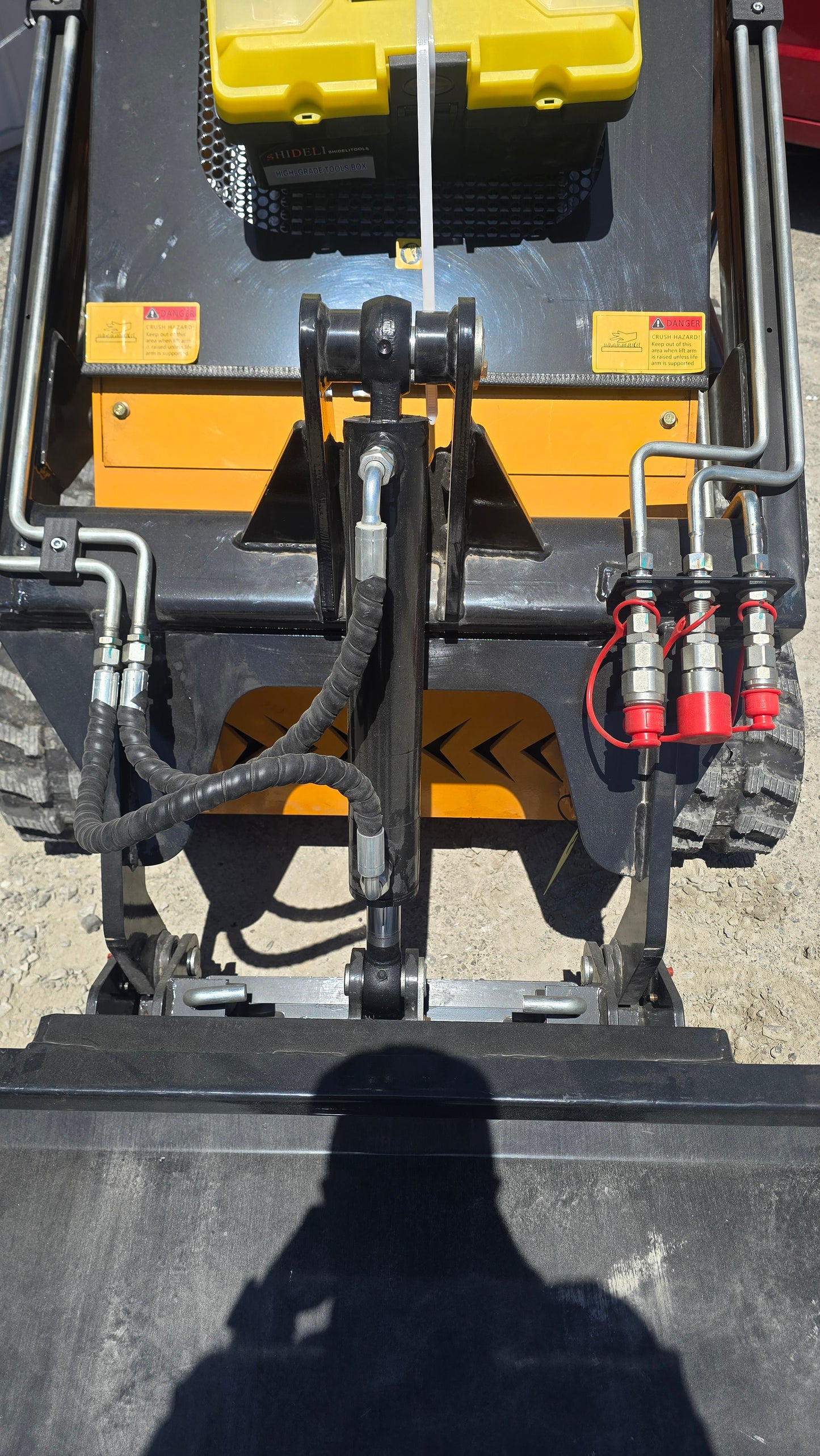 HEC Mini Skid Steer 23 HP 2 pumps with Briggs & Stratton Engine