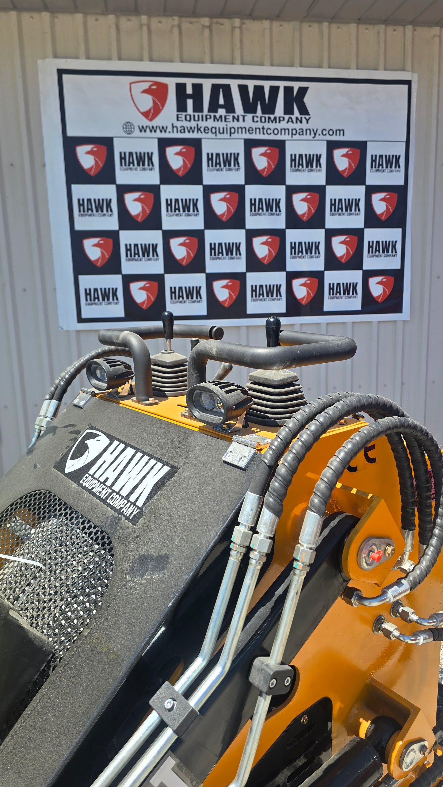 HEC Mini Skid Steer 23 HP 2 pumps with Briggs & Stratton Engine