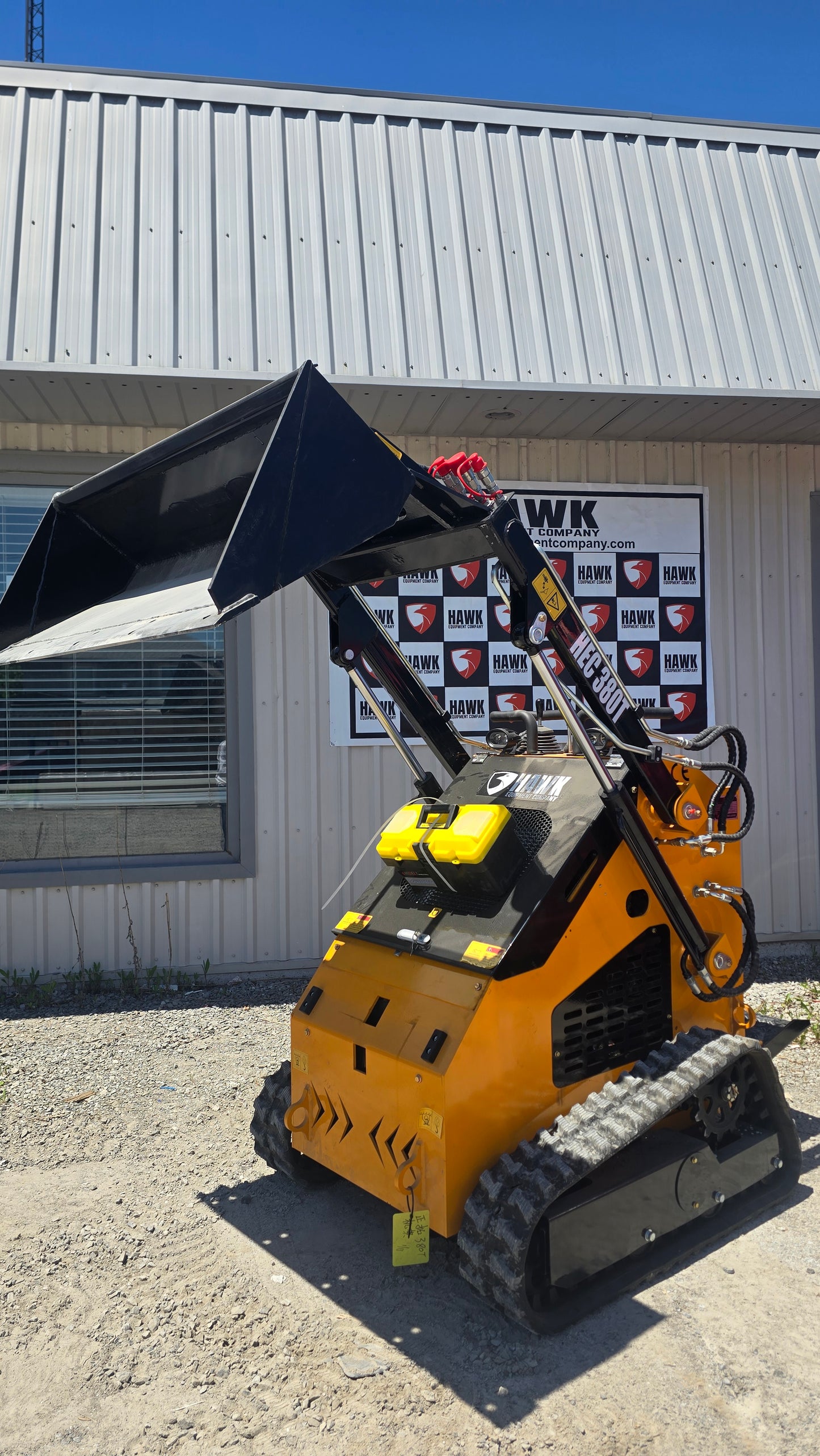 HEC Mini Skid Steer 23 HP 2 pumps with Briggs & Stratton Engine