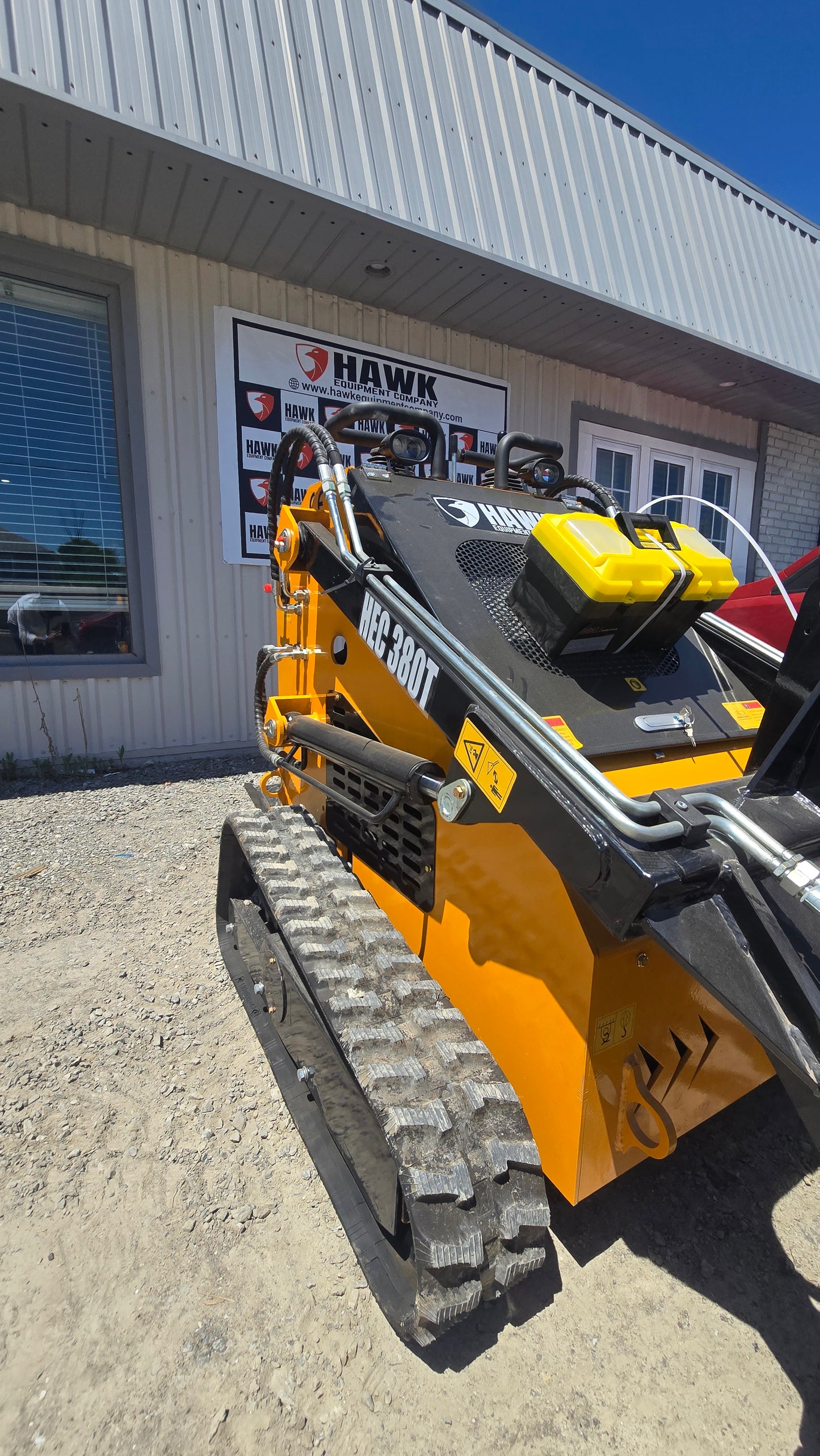 HEC Mini Skid Steer 23 HP 2 pumps with Briggs & Stratton Engine