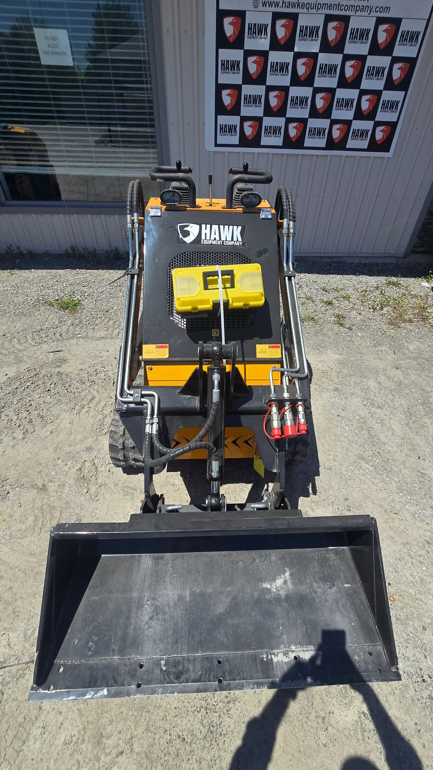 HEC Mini Skid Steer 23 HP 2 pumps with Briggs & Stratton Engine