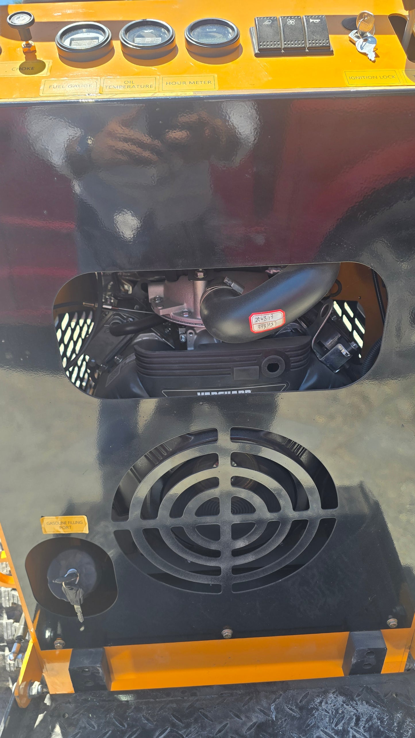 HEC Mini Skid Steer 23 HP 2 pumps with Briggs & Stratton Engine