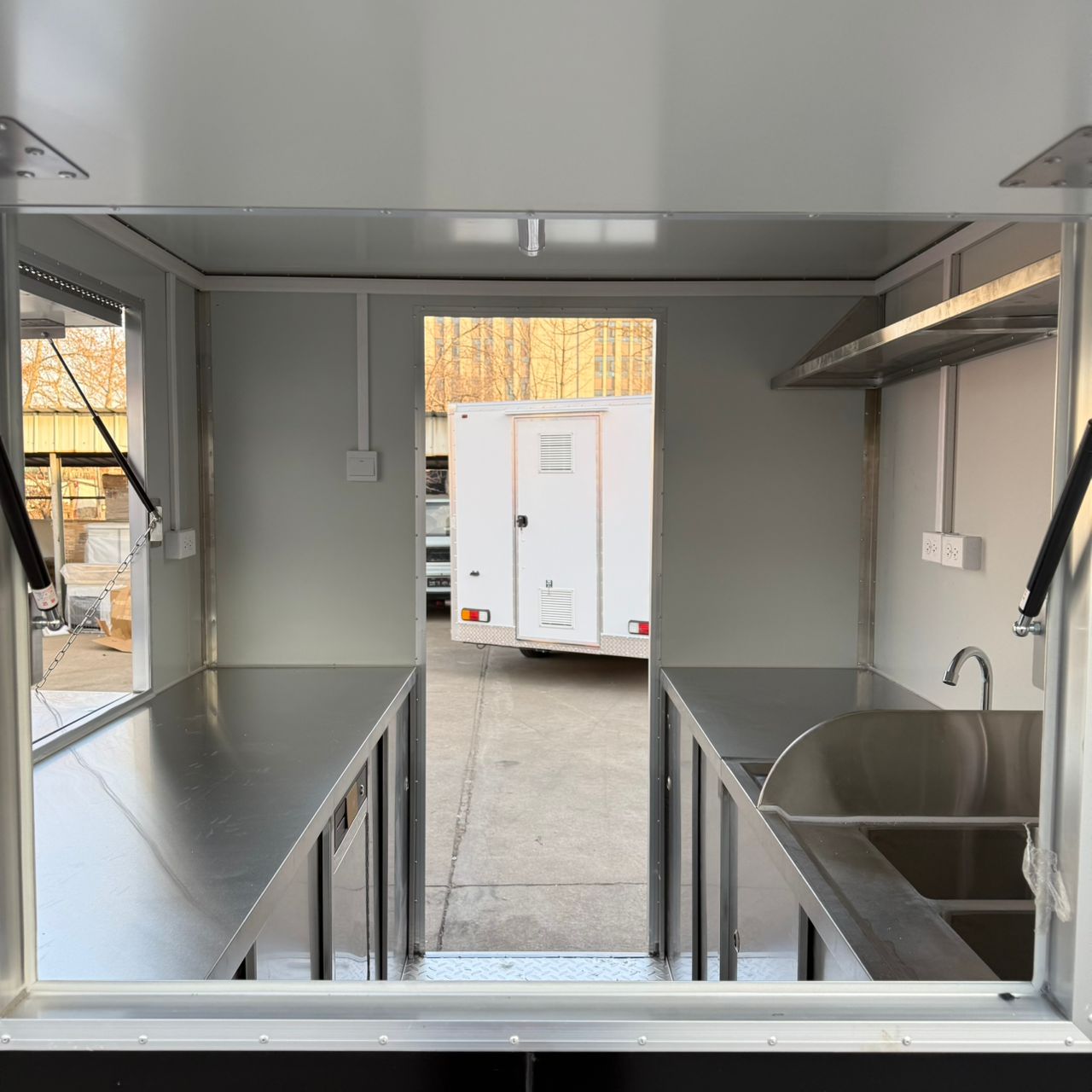 HEC Square Food Cart 3 sinks 7 ft